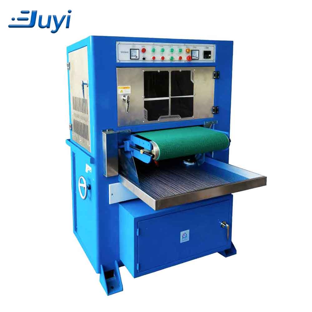 Conveyor-Type Flat Surface Brushing Machine