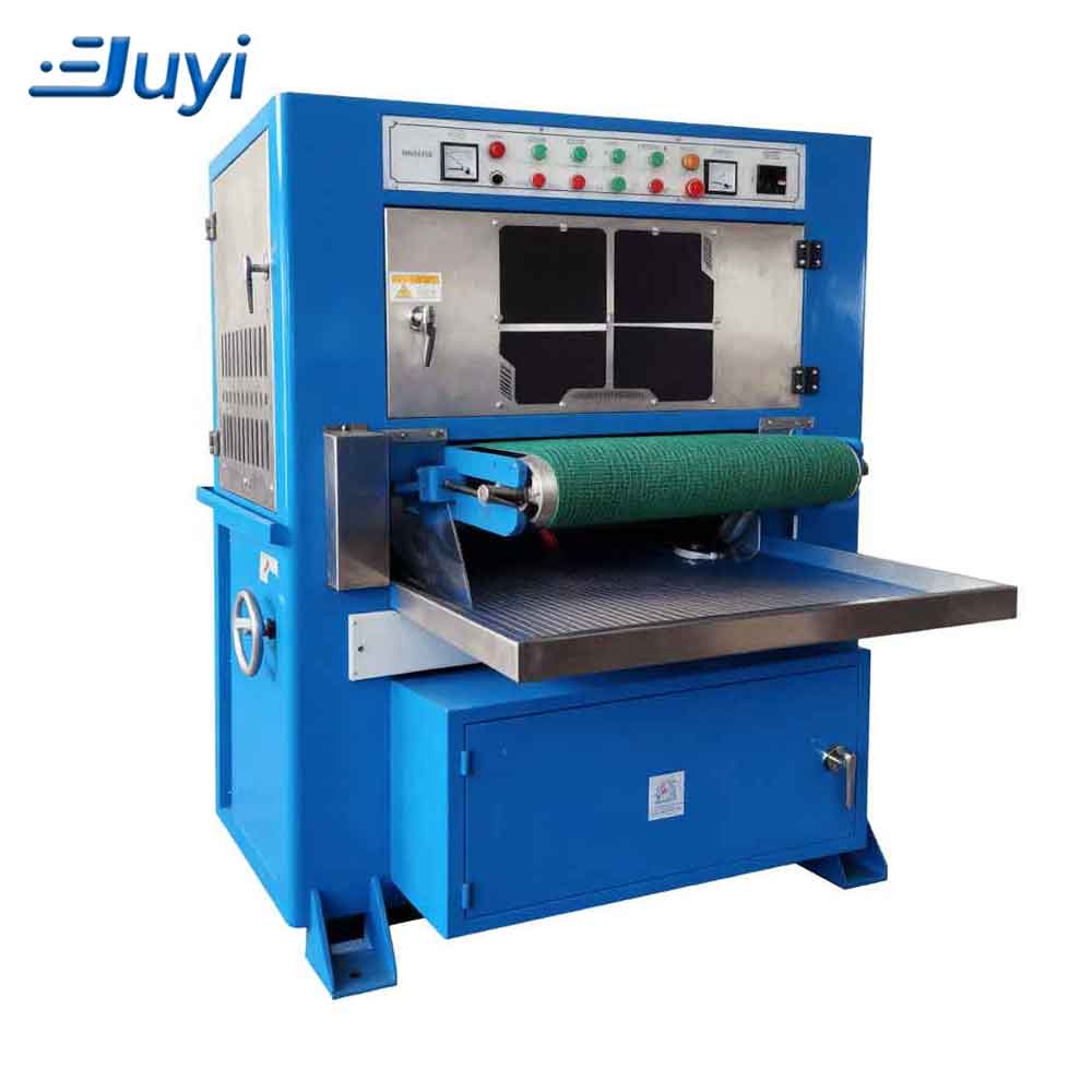 Conveyor-Type Flat Surface Brushing Machine