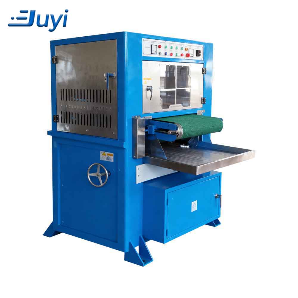Conveyor-Type Flat Surface Brushing Machine