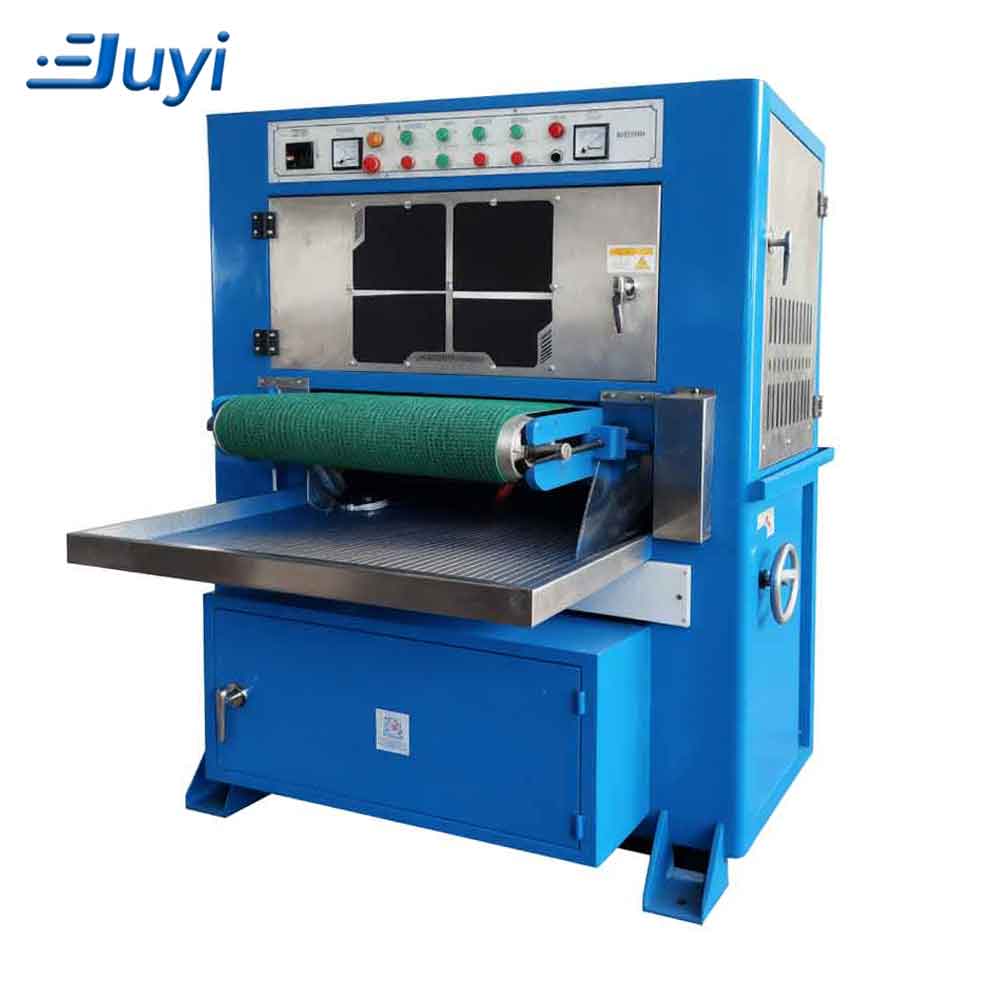 Conveyor-Type Flat Surface Brushing Machine
