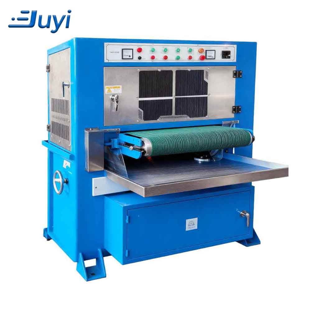 Conveyor-Type Flat Surface Brushing Machine